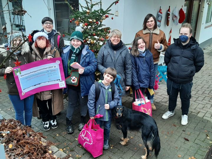 Spendenübergabe an Mescheder Tierheim